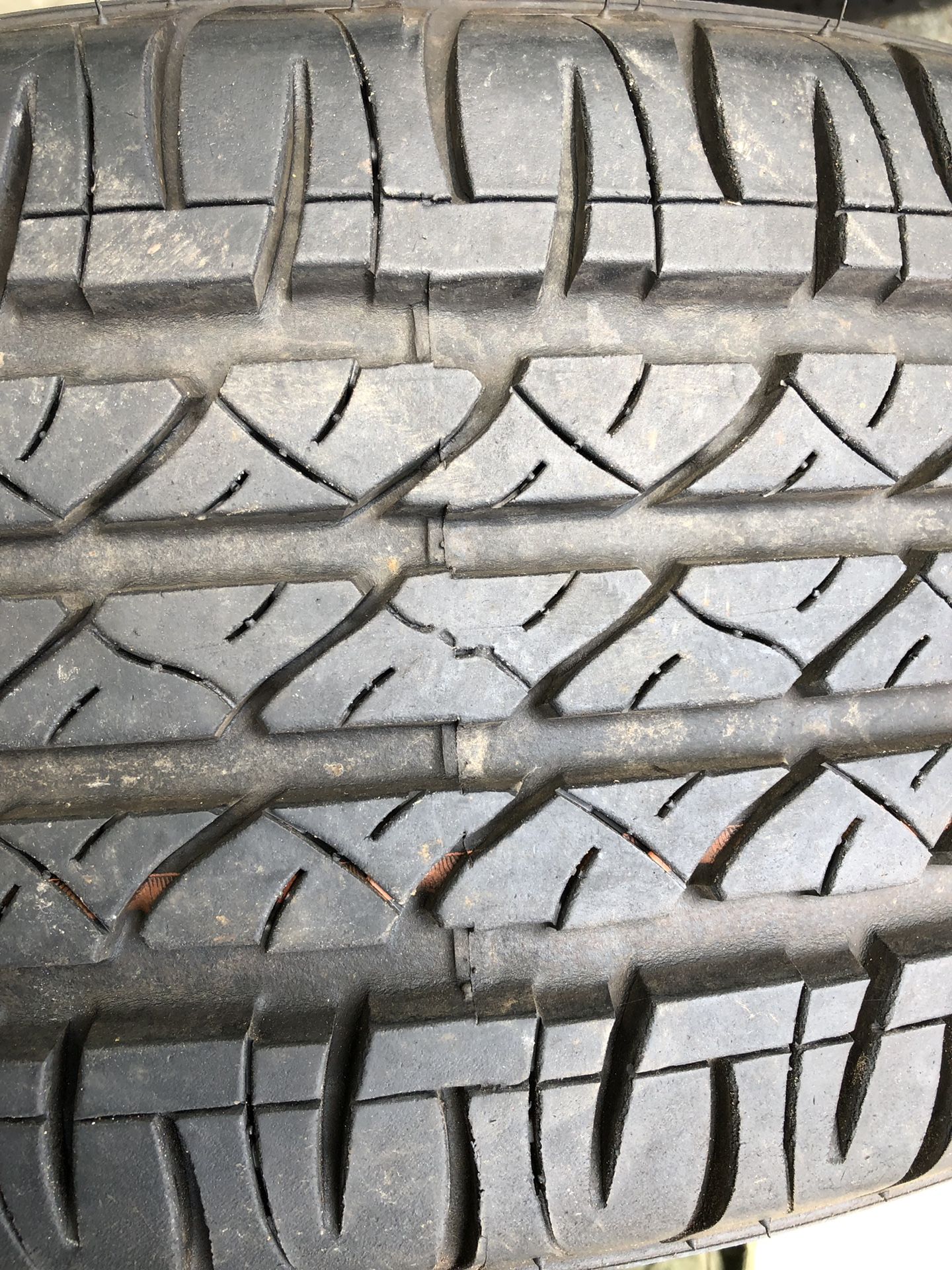 One used tire 215/60R17 FIRESTONE $35 una llanta usada 215/60R17 FIRESTONE $35