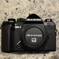 *NEW OPEN BOX* OM SYSTEM  OLYMPUS OM-5 Mirrorless Camera - Black -NEW 128GB SANDISK 4K SD CARD