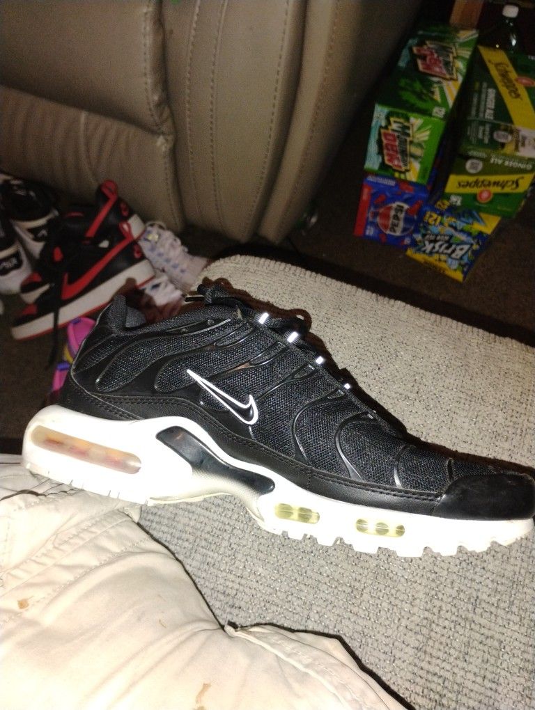 Nike Black Red Forces