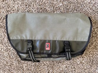 Chrome Industries Citizen Messenger Bag , Olive Green, Seatbelt Buckle