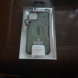 UAG (Urban Armor Gear) Monarch Pro MagSafe case for the iPhone 14 Plus.