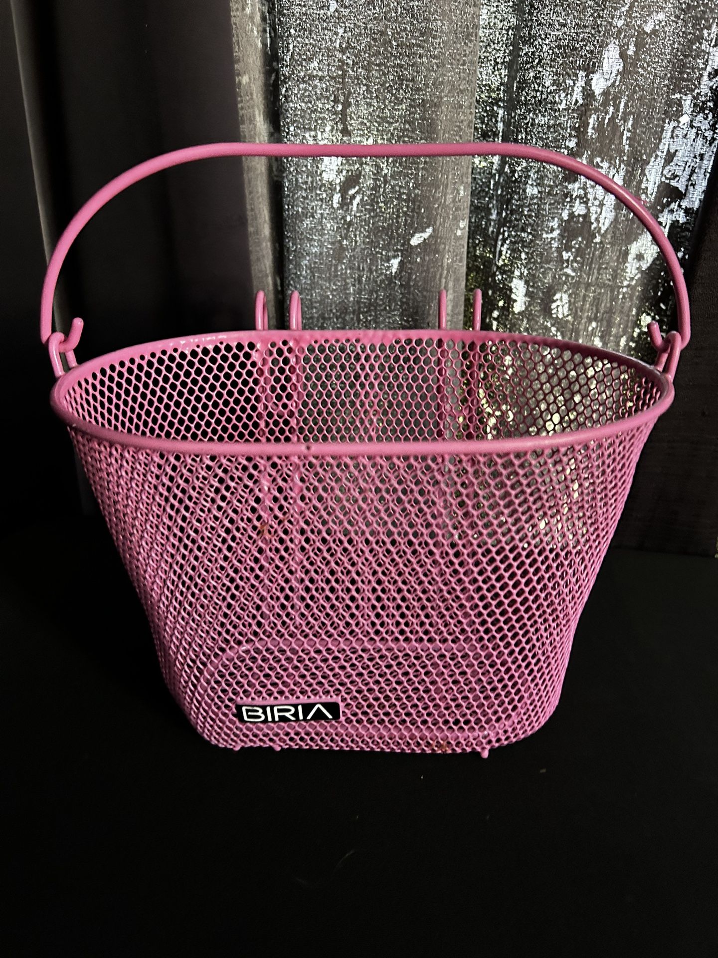 BIRIA children's bicycle basket with hooks for front mounting and a removable design