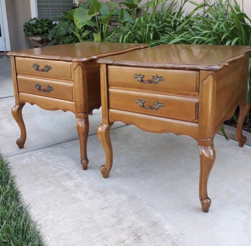PAIR OF VINTAGE "BARKER BROS" END TABLES / NITESTANDS W/ DRAWERS (21"W × 28"D × 22"H)