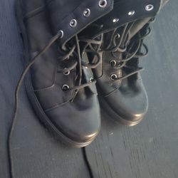 Munro Size 7 Black Ankle High Boots With Zipper And Laces 