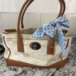 COACH authentic Beige Canvas Bag