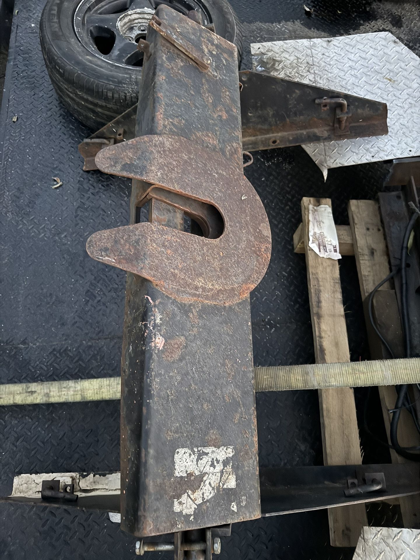 Fifth Wheel Hitch Receiver