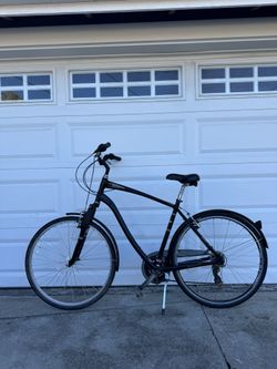 🚴 Schwinn Comfort Bike – 22” Frame – 700c Wheels – Ready to Ride
