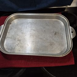THE BEST QUALITY  ALUMINUM BAKING  PAN  GOOD CONDITION 