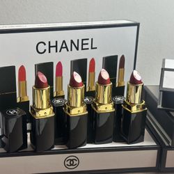 “✨ Caja CHANEL Edición Especial: 4 Crellones de Lujo, el Regalo Perfecto 💄🎁” 