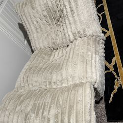 Plush pull out recliner