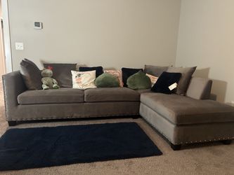 Grey Sectional Sofa ā Like New āØ