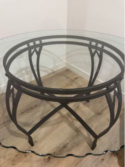 Kitchen table and 4 chairs