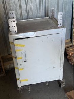 Metal cabinet