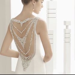 Rosa Clara Sensual mermaid wedding dress made in Mikado embellishment with crystal stone decorated on the cape sleeves and V-shape open back and stunn