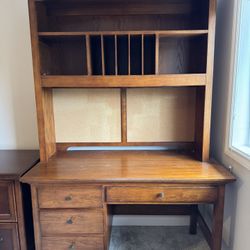 Thomasville Solid Wood Desk with Hutch – Premium Quality & Storage