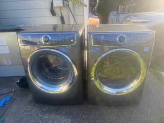 Front Load Electrolux Washer and Dryer Set -FREE DELIVERY