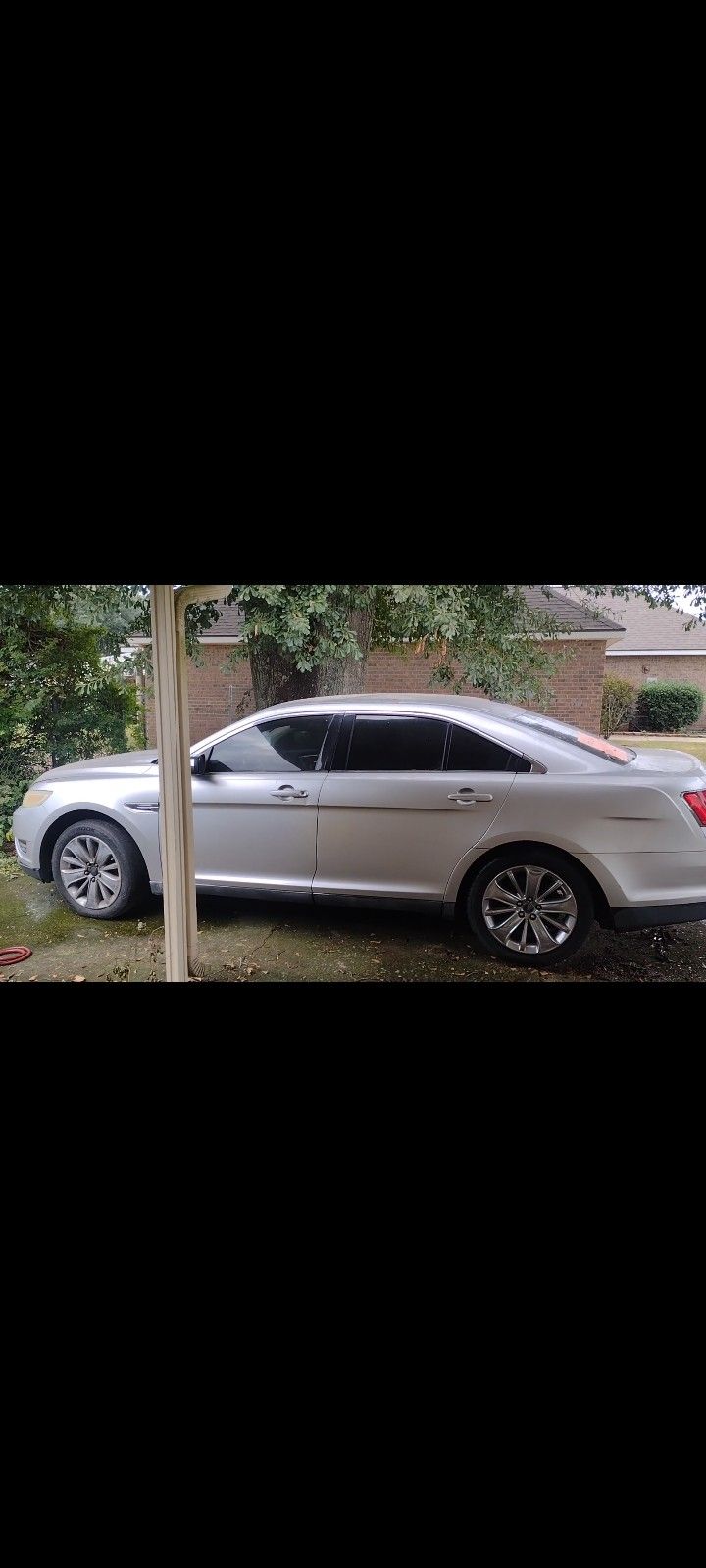 2010 Ford Taurus