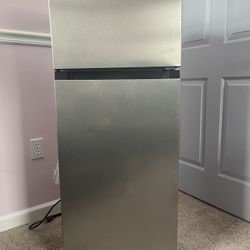 Mini Fridge By Vissani 4.5 CU Ft