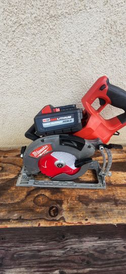 Milwaukee Skillsaw 7 1/4 tool battery 8ah
