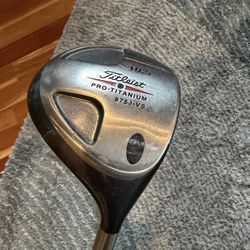 Titleist 975 J Driver 10.5° Graphite Regular Flex Right 45inch