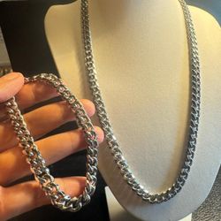 Cuban Chain Necklace, Stainless Steel  ,  24 inches Long,  Easy Clasp ,  Easy To Put on and Take it out .  6mm  Diameter ,  Brand New Item . Comes wit