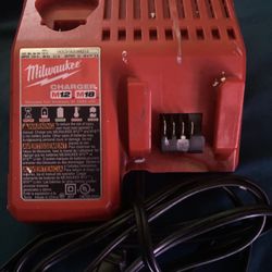 Milwaukee M12 / M18 Combo Charger