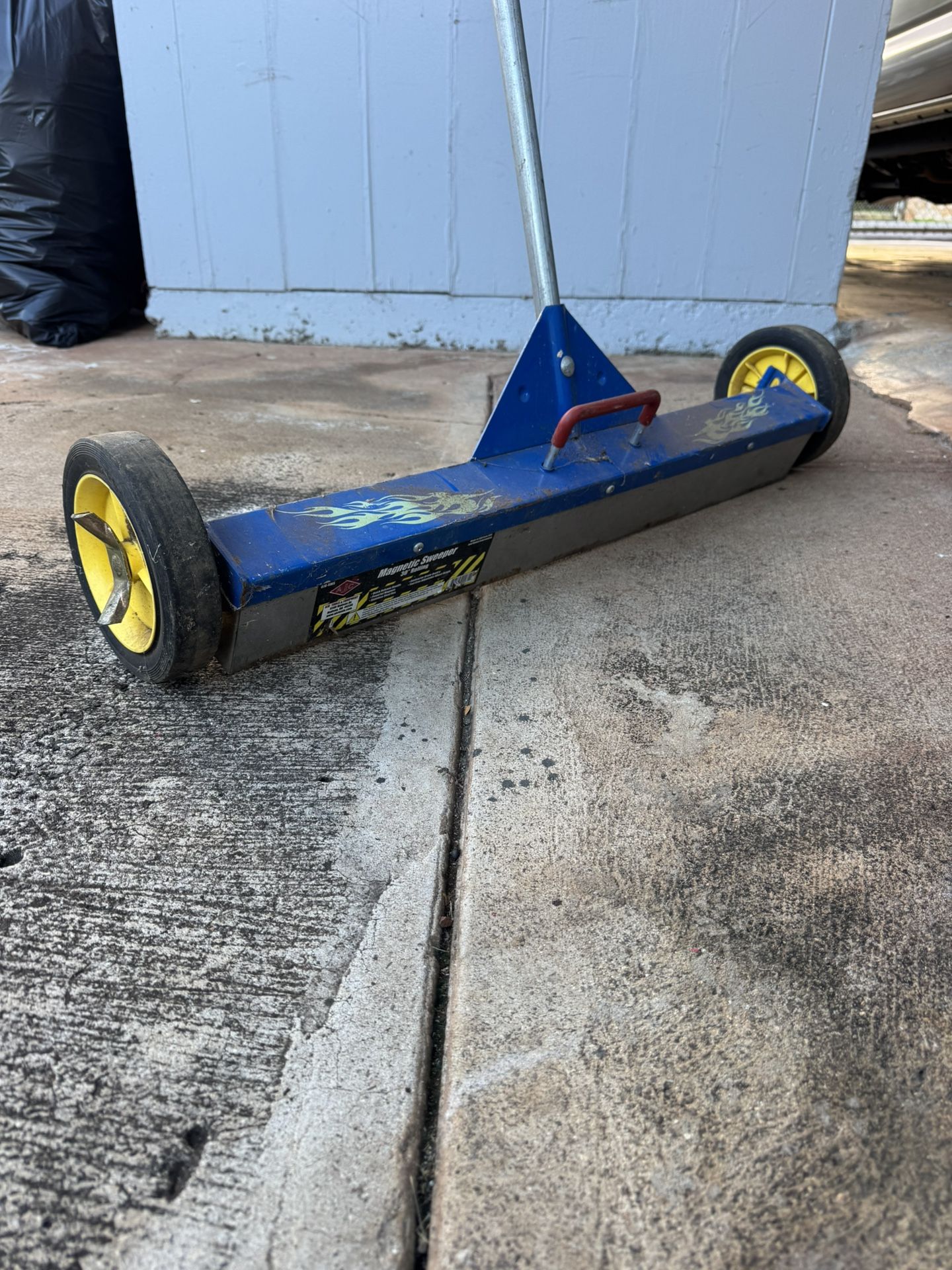 MAGNETIC SWEEPER