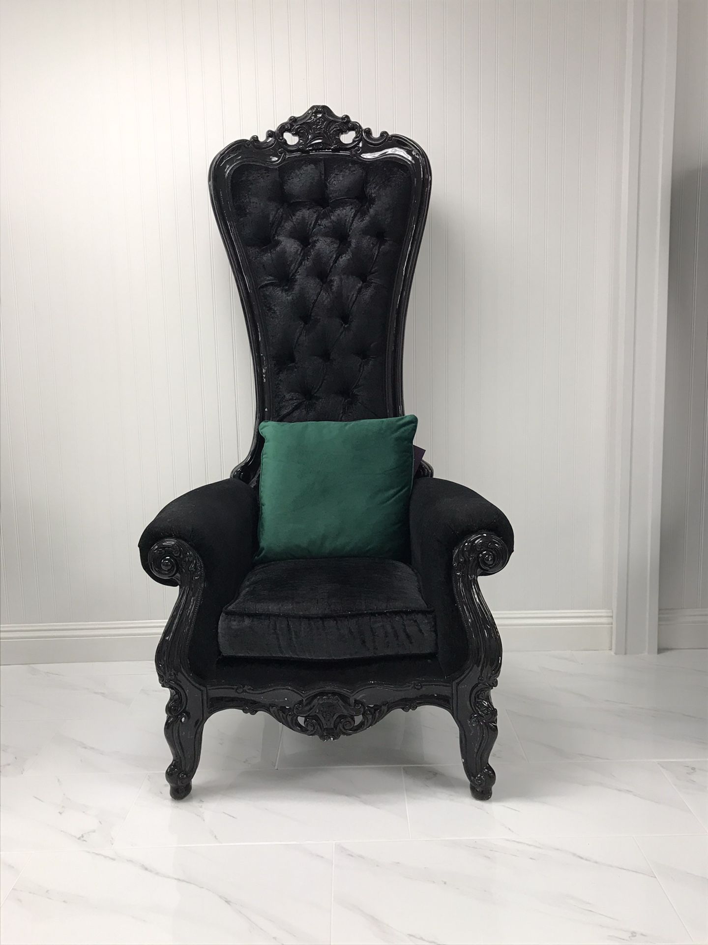 Black Throne Chair