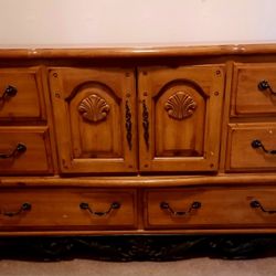 Solid Wood Buffet/Dresser