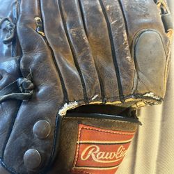 Rawlings Right Handed 11 1/2” Leather Fielders Glove