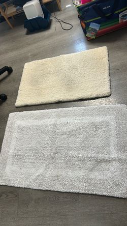 Set of 2 White Soft Bath Rugs