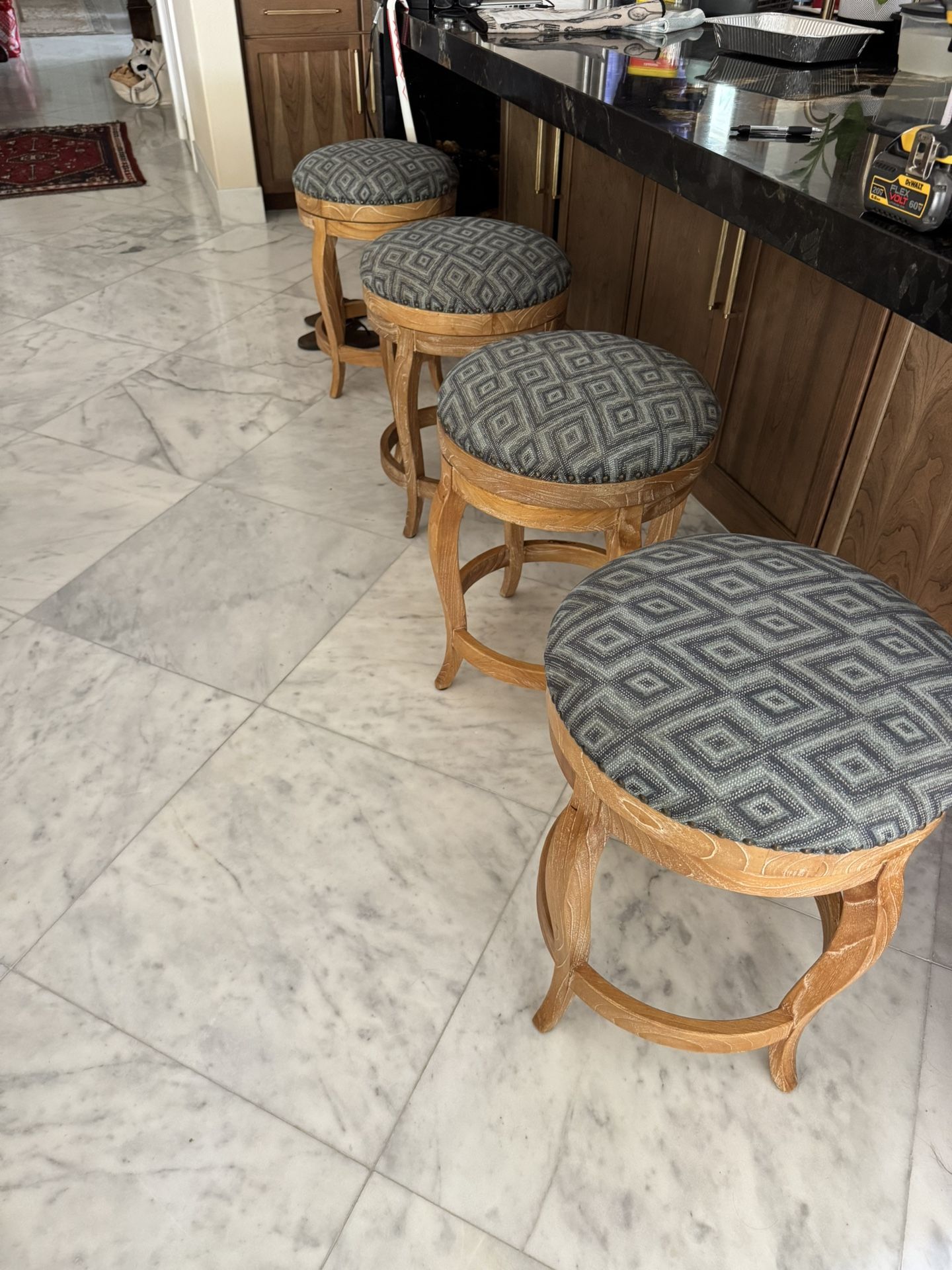 4 Solid Countertop Swivel Stools