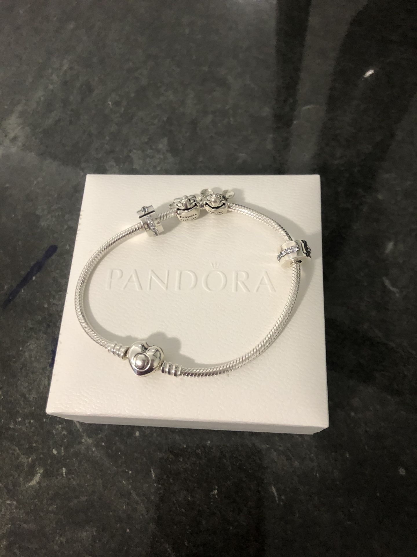 Pandora brazalete authentic 4 charm