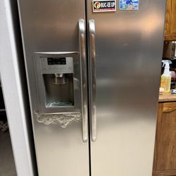 GE Refrigerator 