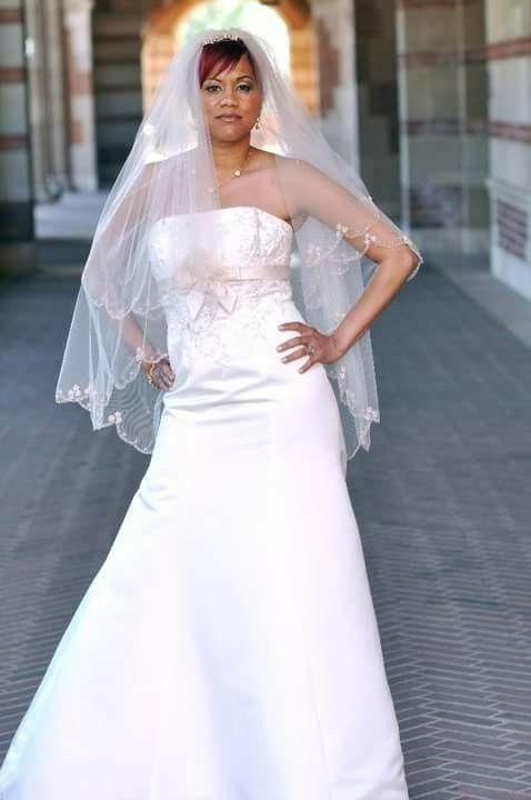 Wedding Dress Size 4-6 cream/ivory $40