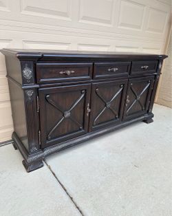 Wooden Sideboard/Buffet with Drawers and Cabinet Doors