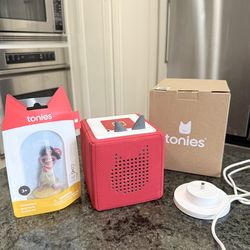 Toniebox Starter Set Red + Tonie Box Charger + New Disney Moana Tonie