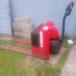 Raymond Electric Pallet Jack 