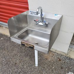 17"W STAINLESS STEEL SINK with FAUCET and SPLASHGUARDS 