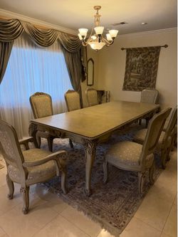 Elegant Traditional 8 seater dining table with chairs