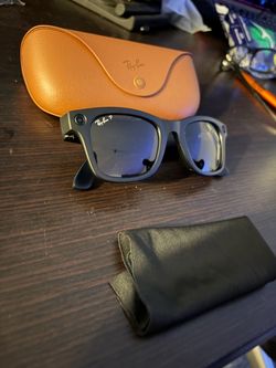 Ray-Ban Meta Smart Glasses with Case (Matte Black Gen 2)