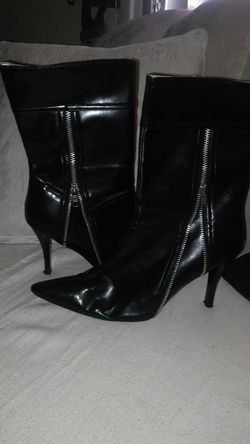 Black heels boots
