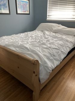 Queen White Pine Sleigh Bed