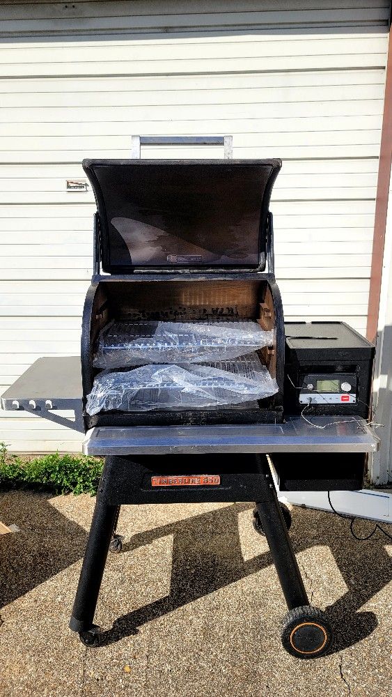 LIKE NEW Traeger Timberline 850 smoker pellet grill timber line trager trayger BBQ barbecue
