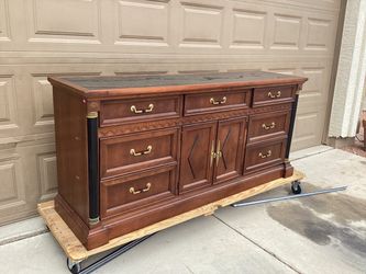 Dresser