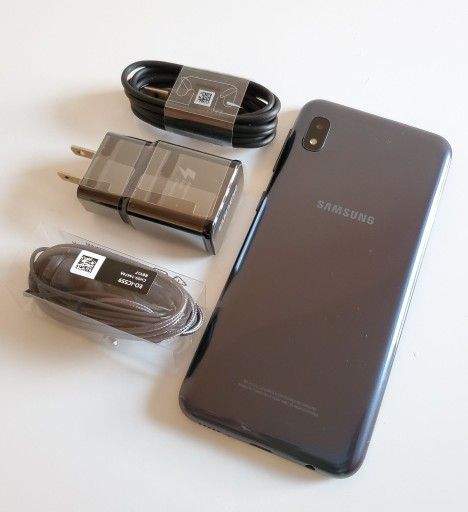 Samsung Galaxy A10e ,  Unlocked   for all Company Carrier ,  Excellent Condition  Like New