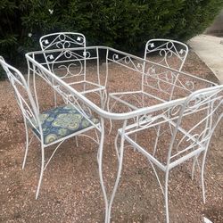 Vintage Table 4 Chairs With Cushion Seat