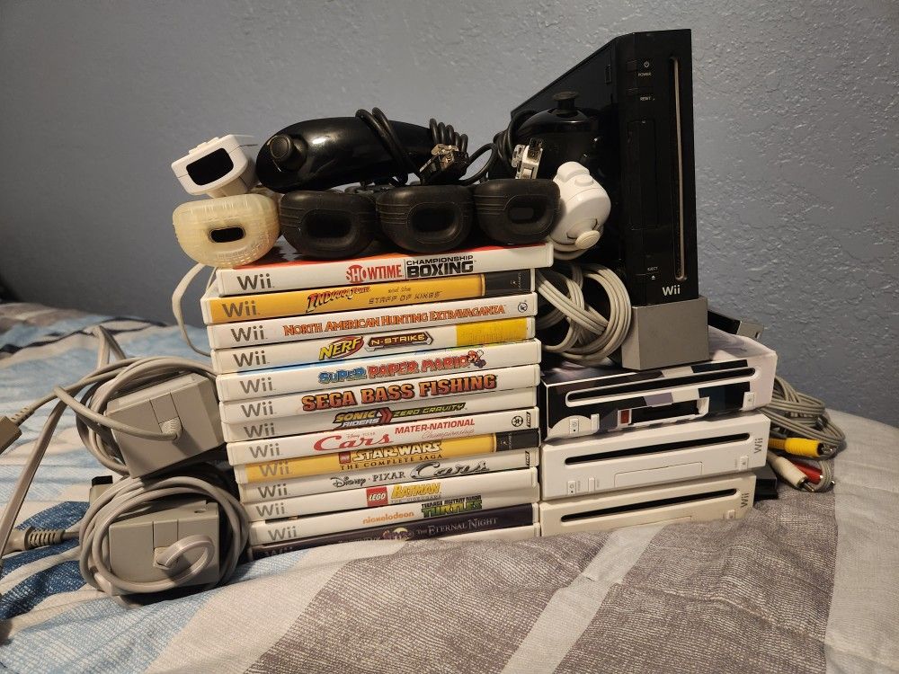 4 NINTENDO WII CONSOLES BUNDLE 14 GAMES AND ACCESSORIES