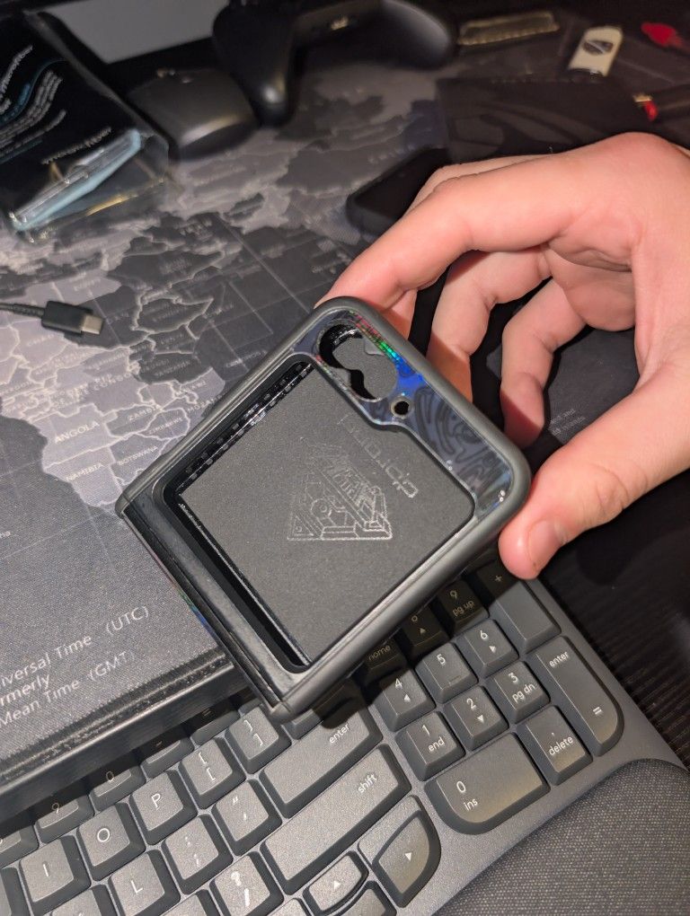Samsung Galaxy Z Flip6 D-Brand Grip Case: Obsidian