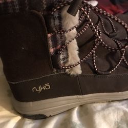 Ryka Winter Boots Size 9   New 